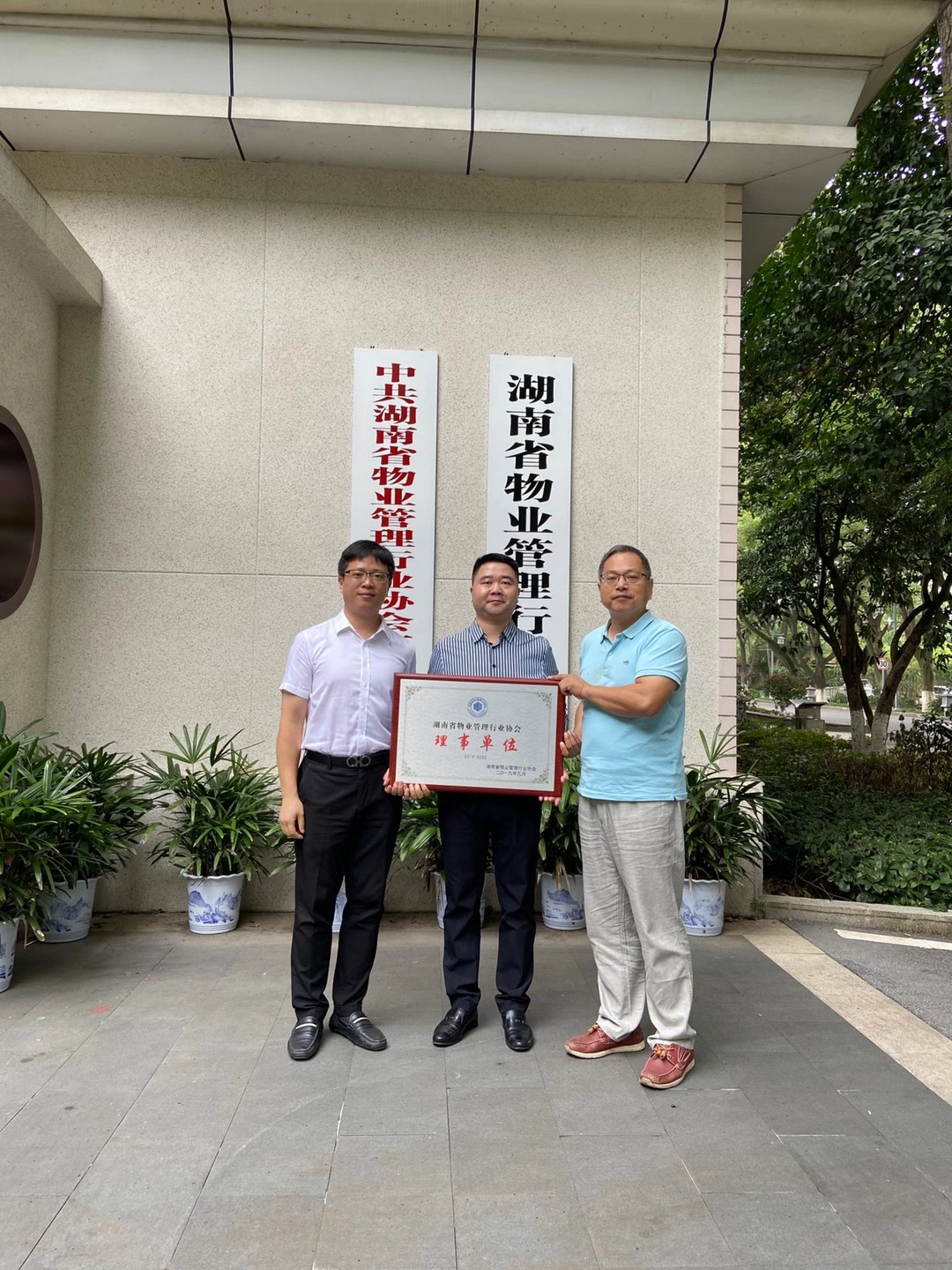 湖南怡美環(huán)境管理發(fā)展有限公司,湖南物業(yè)保潔服務(wù)，商場保潔,石材護(hù)理價格,市政環(huán)衛(wèi),駐場保潔