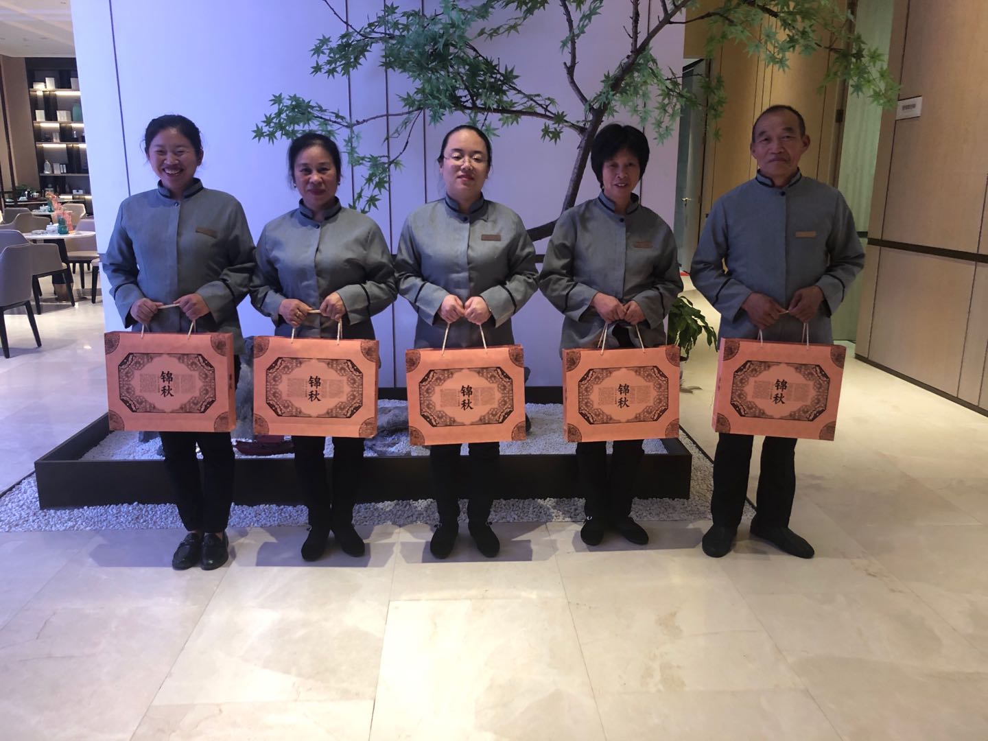 湖南怡美環(huán)境管理發(fā)展有限公司,湖南物業(yè)保潔服務(wù)，商場保潔,石材護理價格,市政環(huán)衛(wèi),駐場保潔