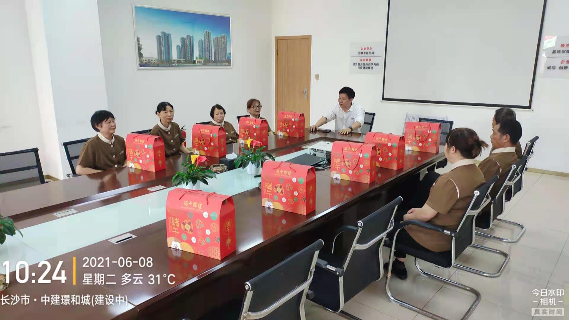 湖南怡美環(huán)境管理發(fā)展有限公司,湖南物業(yè)保潔服務(wù)，商場(chǎng)保潔,石材護(hù)理價(jià)格,市政環(huán)衛(wèi),駐場(chǎng)保潔